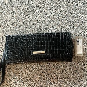 New wrist twist wallet
